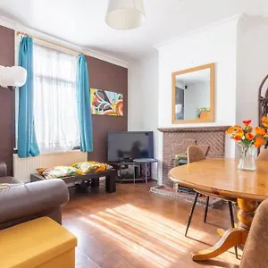 Holiday home Authentic London - Four Bedroom Victorian House, Plumstead (Greater London)