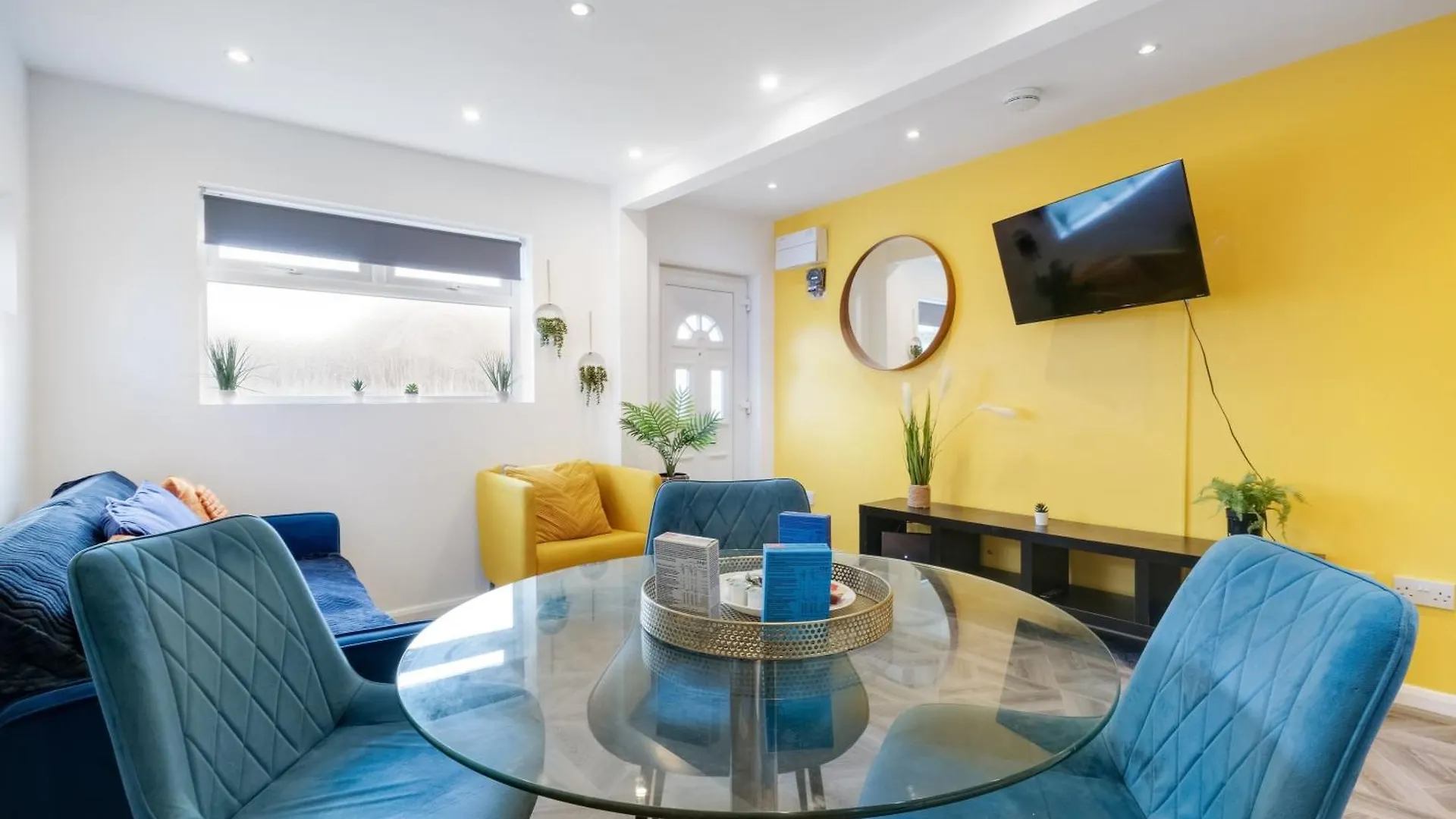 Kings House Apartment Hayes, West London Apt A Northolt  United Kingdom